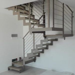 SCALA CON PIANEROTTOLI