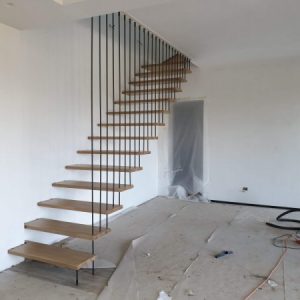 SCALA CON TIRANTI MODERNA